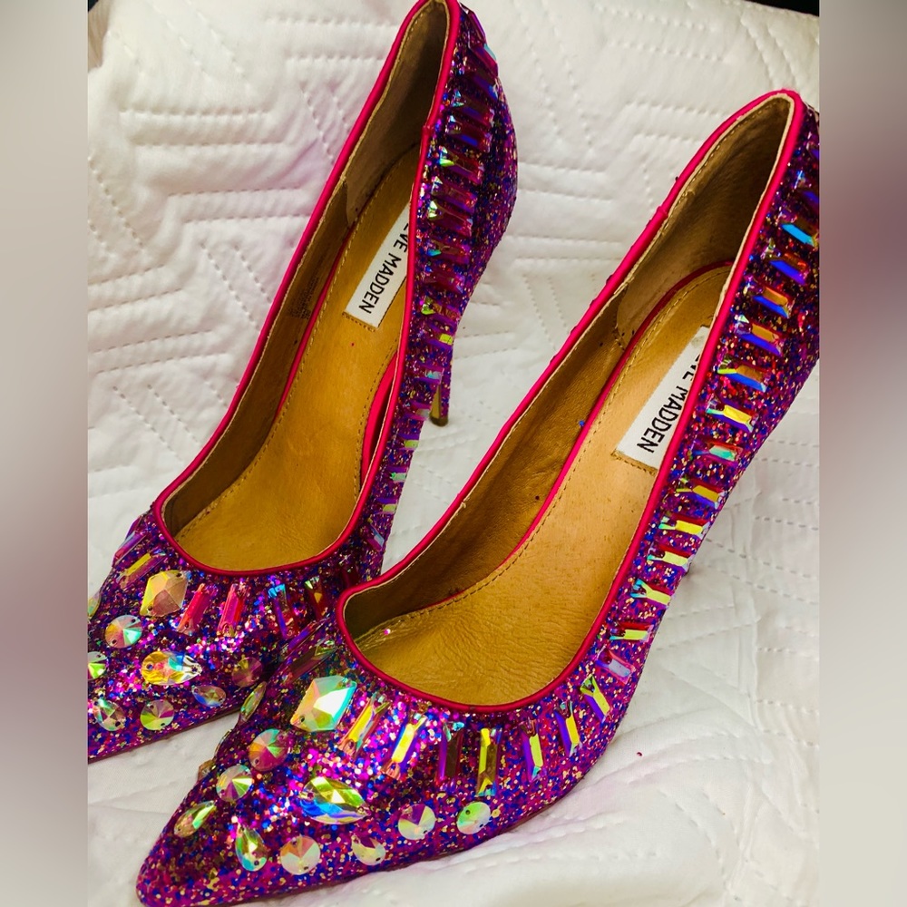 Steve Madden Sequin Glitter Pump Shoe Gem